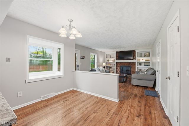4083 Lydgate Drive, North Olmsted, OH 44070