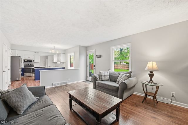 4083 Lydgate Drive, North Olmsted, OH 44070