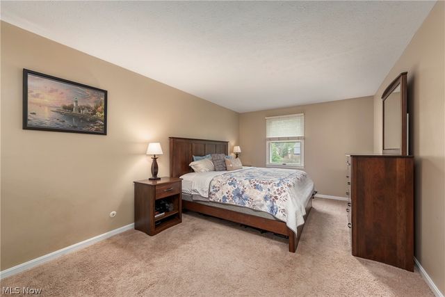 4083 Lydgate Drive, North Olmsted, OH 44070