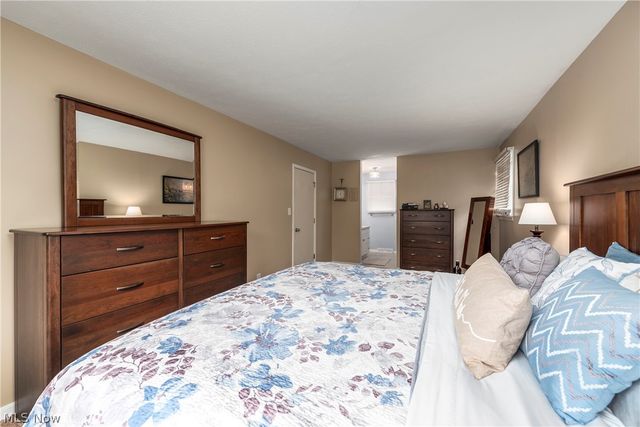 4083 Lydgate Drive, North Olmsted, OH 44070