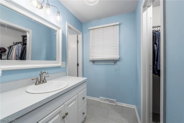 4083 Lydgate Drive, North Olmsted, OH 44070