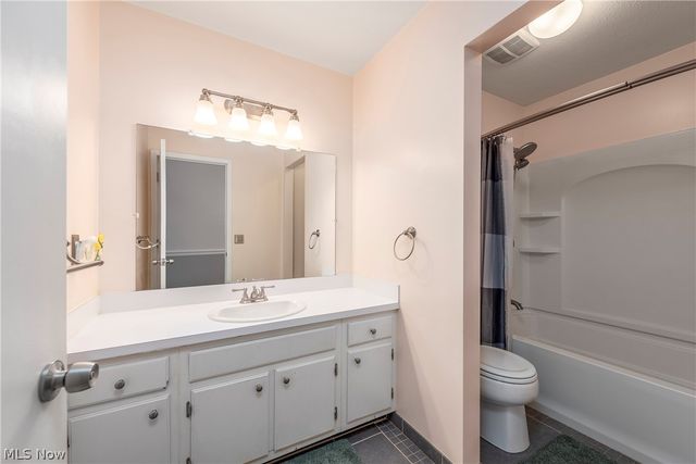 4083 Lydgate Drive, North Olmsted, OH 44070