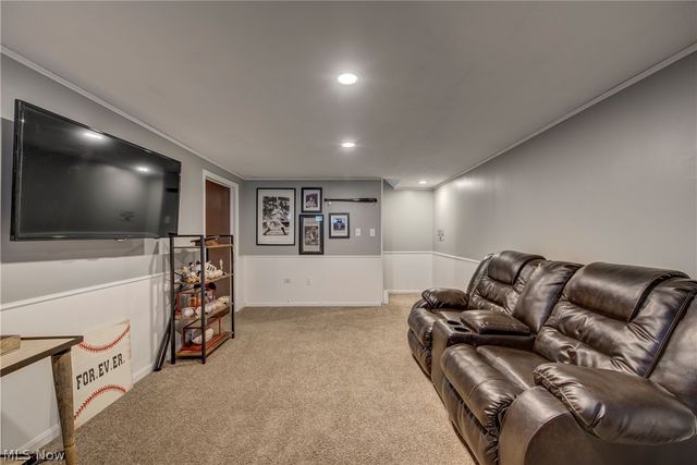 4083 Lydgate Drive, North Olmsted, OH 44070