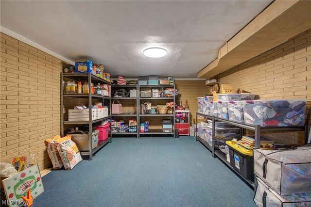 4083 Lydgate Drive, North Olmsted, OH 44070