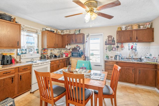 121 E Spring Avenue 121 E Spring Avenue, Bellefontaine, OH 43311