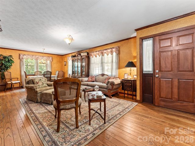 3 Westbridge Drive, Hendersonville, NC 28739