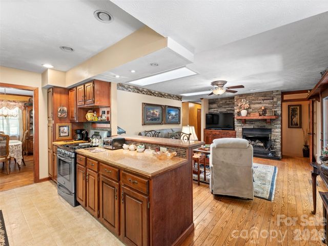 3 Westbridge Drive, Hendersonville, NC 28739