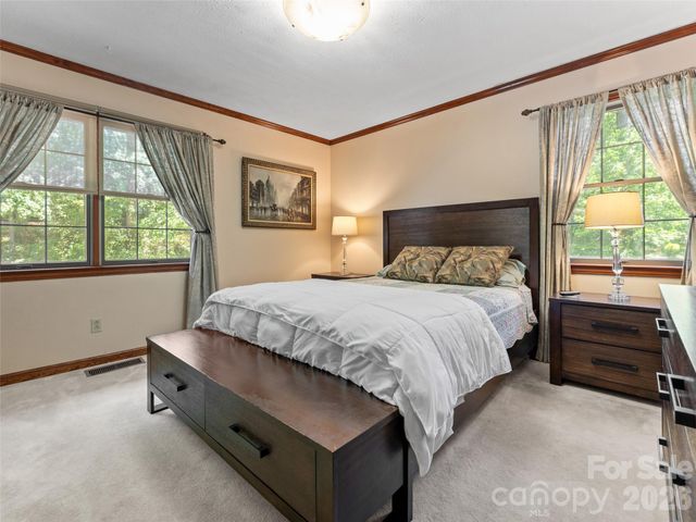 3 Westbridge Drive, Hendersonville, NC 28739