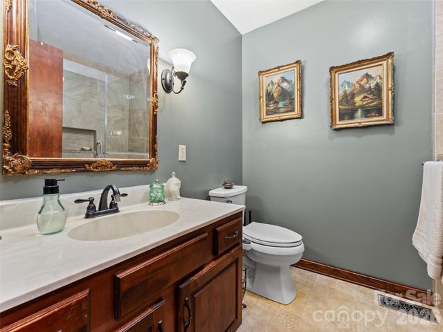 3 Westbridge Drive, Hendersonville, NC 28739