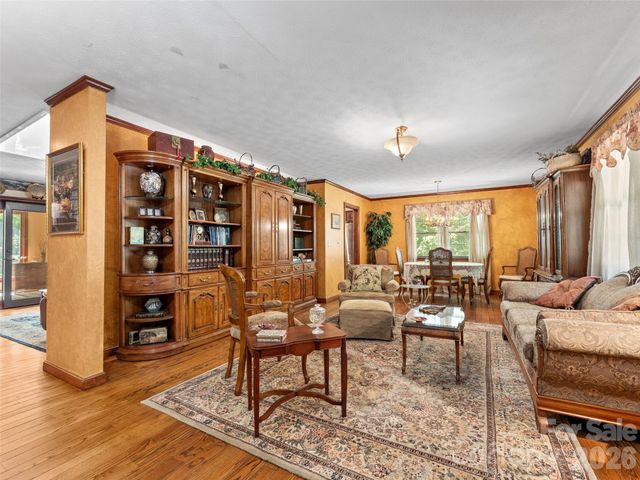 3 Westbridge Drive, Hendersonville, NC 28739