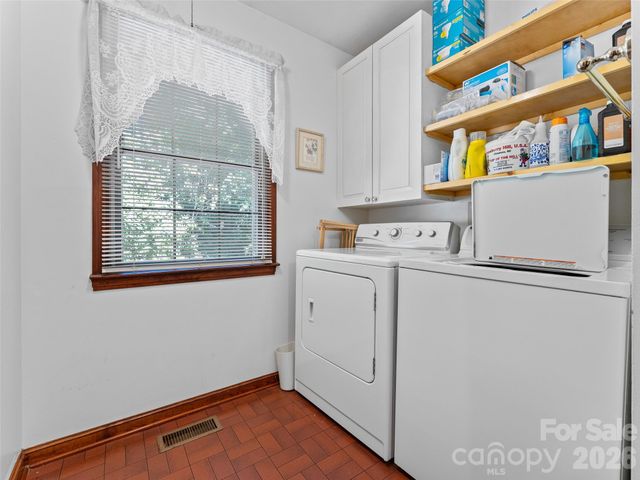 3 Westbridge Drive, Hendersonville, NC 28739