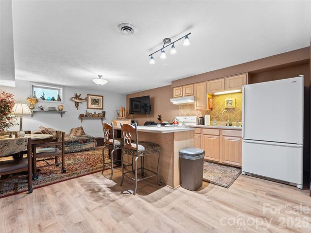 3 Westbridge Drive, Hendersonville, NC 28739
