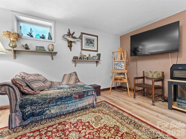 3 Westbridge Drive, Hendersonville, NC 28739