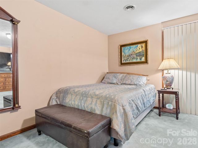 3 Westbridge Drive, Hendersonville, NC 28739