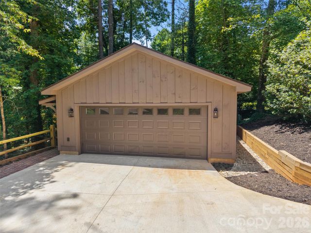 3 Westbridge Drive, Hendersonville, NC 28739