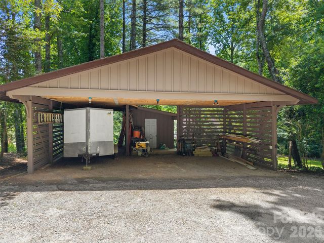 3 Westbridge Drive, Hendersonville, NC 28739
