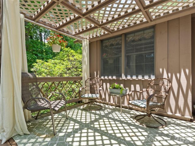 3 Westbridge Drive, Hendersonville, NC 28739