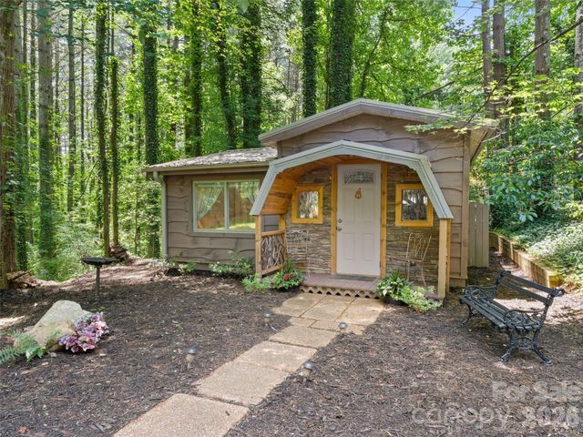3 Westbridge Drive, Hendersonville, NC 28739