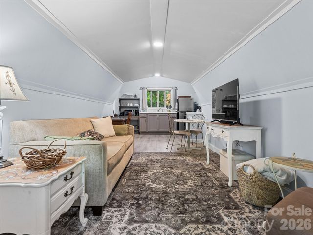 3 Westbridge Drive, Hendersonville, NC 28739