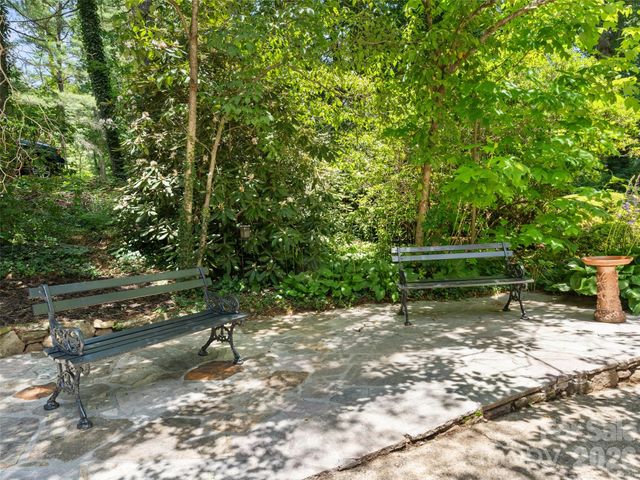 3 Westbridge Drive, Hendersonville, NC 28739