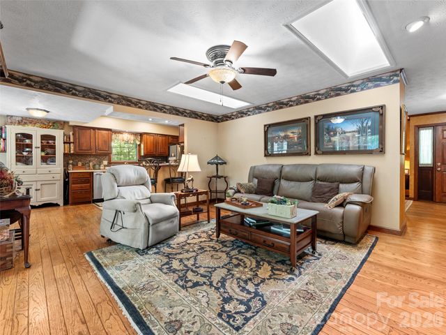 3 Westbridge Drive, Hendersonville, NC 28739