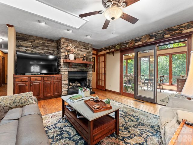 3 Westbridge Drive, Hendersonville, NC 28739