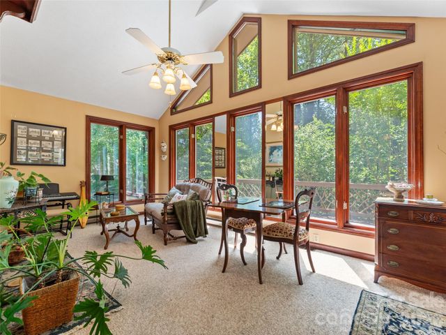 3 Westbridge Drive, Hendersonville, NC 28739