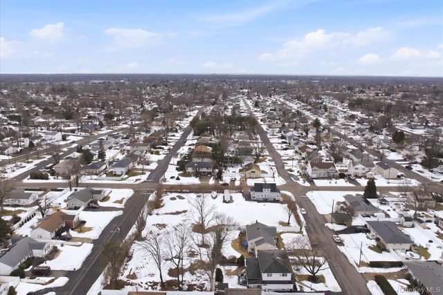 35 Weston Avenue, Deer Park, NY 11729