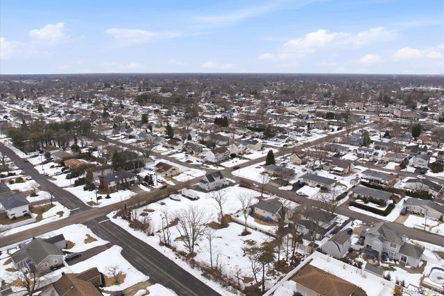 35 Weston Avenue, Deer Park, NY 11729