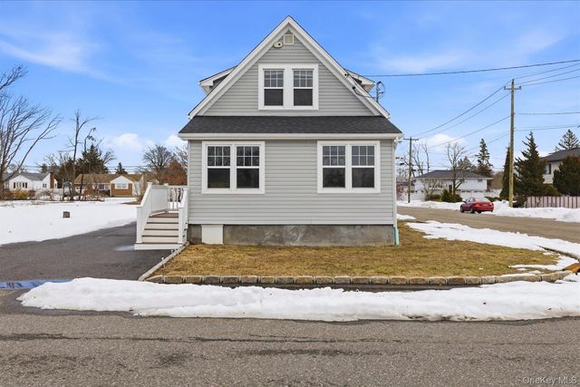 35 Weston Avenue, Deer Park, NY 11729