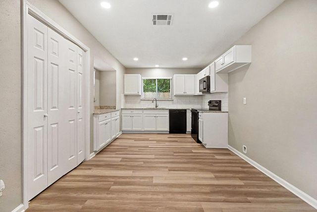 2815 Mayflower Landing Court, Webster, TX 77598