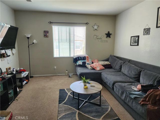 990 Whimbrel Way, Perris, CA 92571