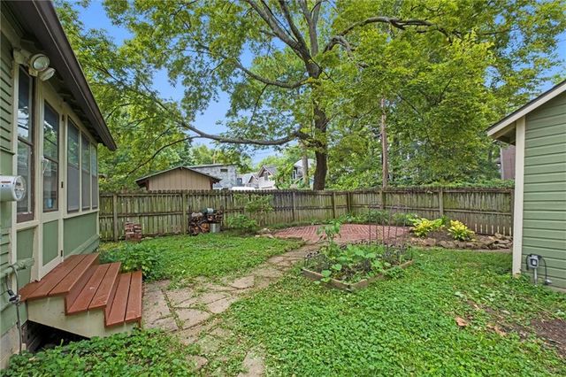 817 Maine Street, Lawrence, KS 66044