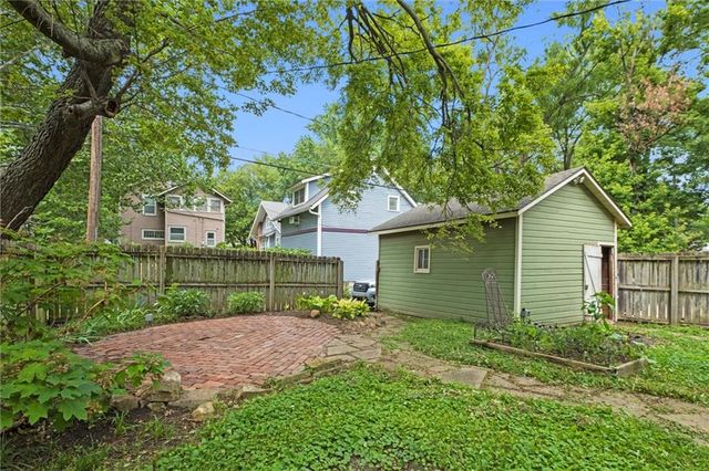 817 Maine Street, Lawrence, KS 66044