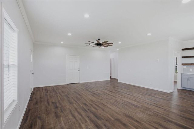 5913 Wrangler Drive, Iowa, LA 70647