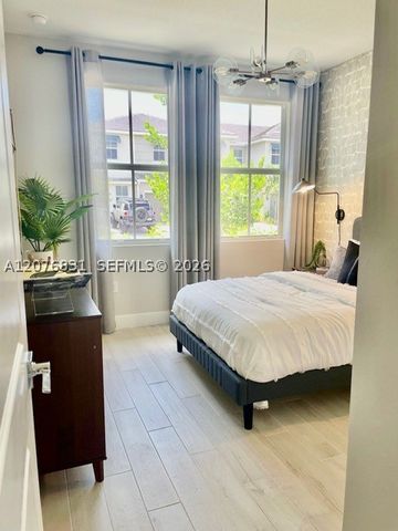 157 SW 170th Ave, Pembroke Pines, FL 33027