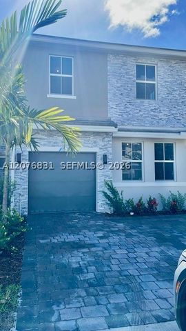157 SW 170th Ave, Pembroke Pines, FL 33027