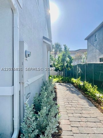 157 SW 170th Ave, Pembroke Pines, FL 33027