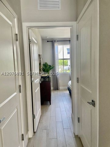 157 SW 170th Ave, Pembroke Pines, FL 33027