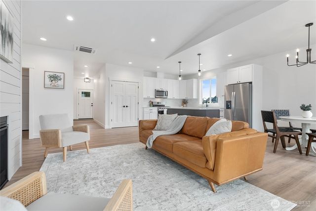 412 W 4th Street, Everson, WA 98247