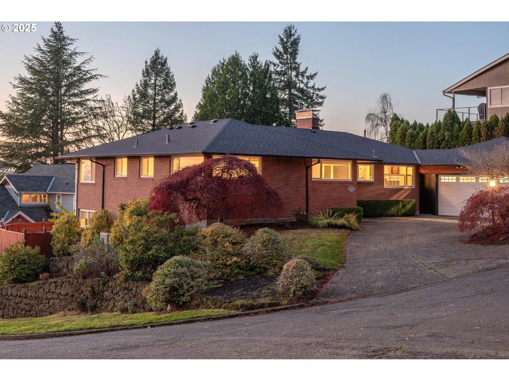 6255 Sw TOWER Way, Portland, OR 97221