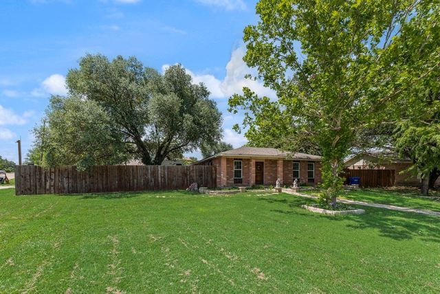 920 Meadowdale Drive, Royse City, TX 75189