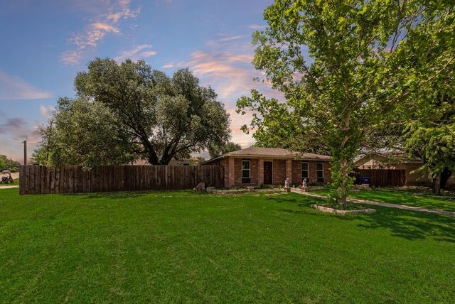 920 Meadowdale Drive, Royse City, TX 75189