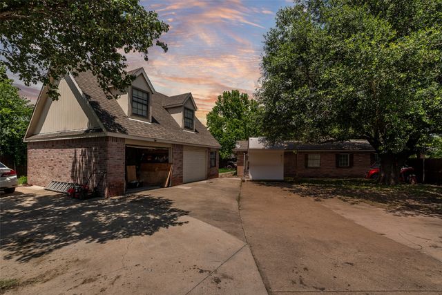 920 Meadowdale Drive, Royse City, TX 75189