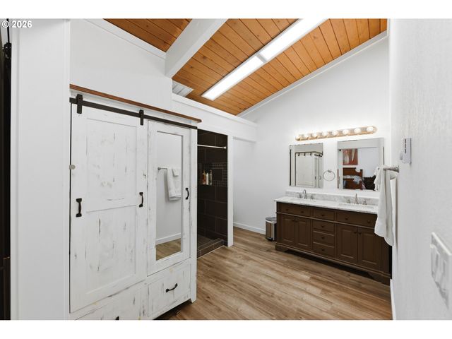 94475 Golf Course Ln, North Bend, OR 97459