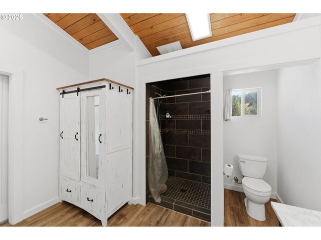 94475 Golf Course Ln, North Bend, OR 97459