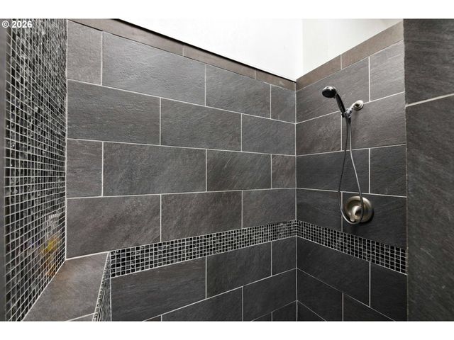 94475 Golf Course Ln, North Bend, OR 97459