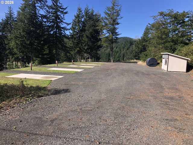 94475 Golf Course Ln, North Bend, OR 97459