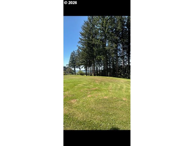 94475 Golf Course Ln, North Bend, OR 97459