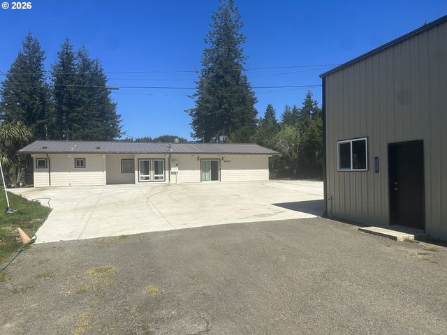 94475 Golf Course Ln, North Bend, OR 97459